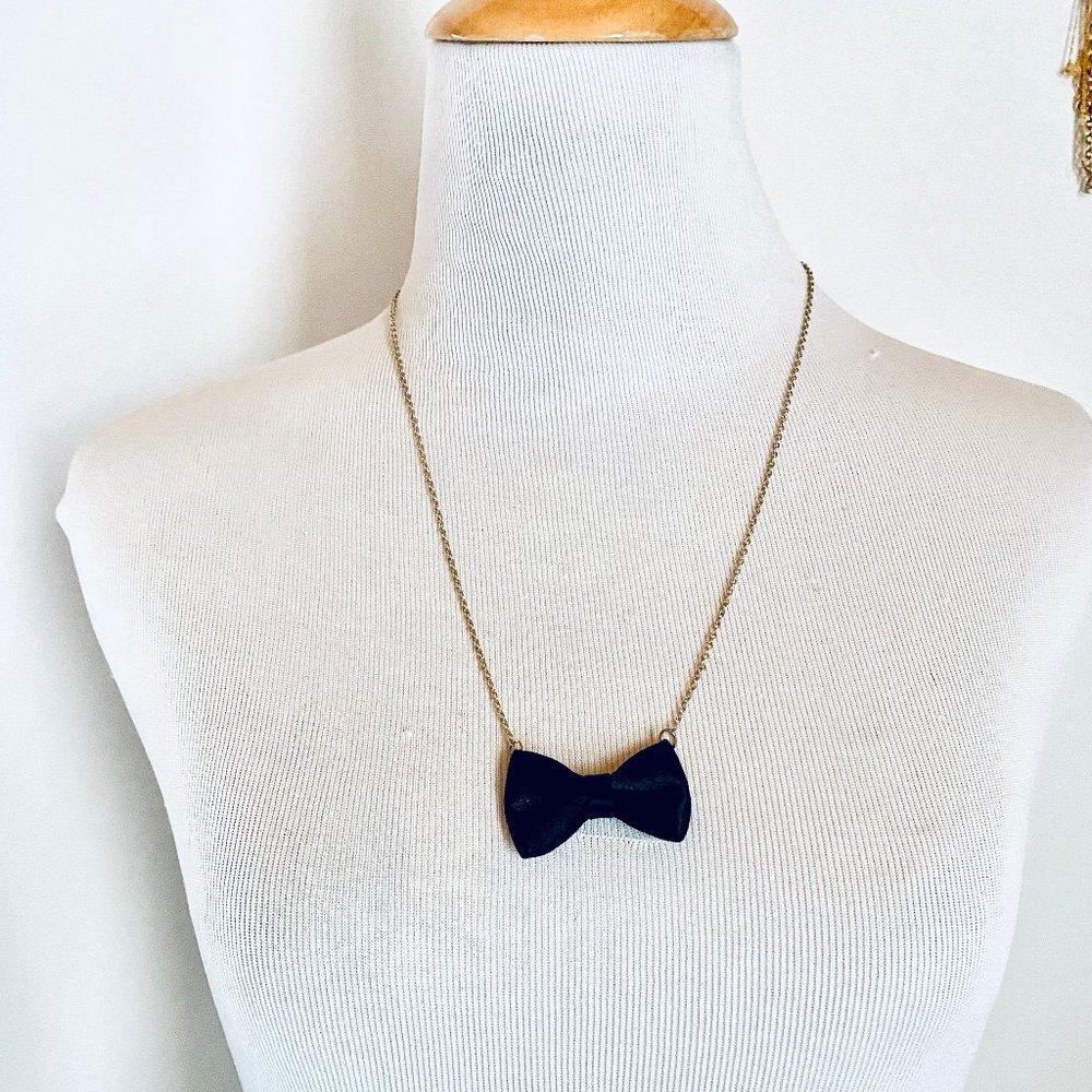 Black bow necklace